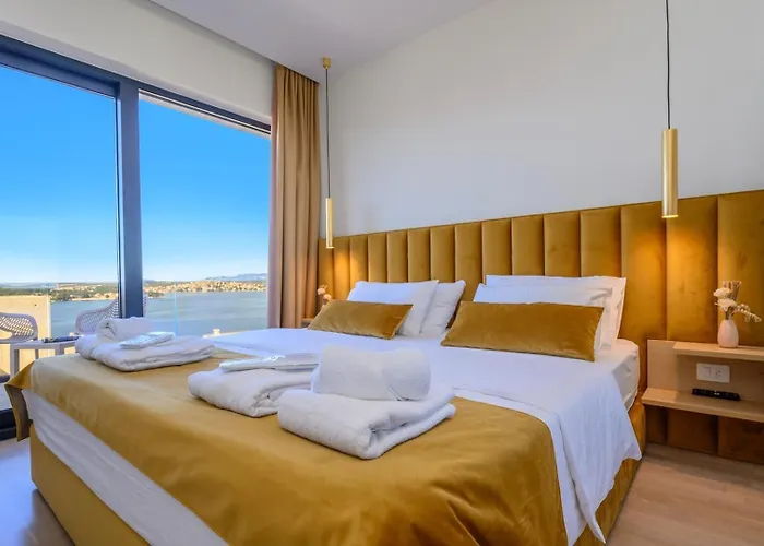 Villa Ramarin 1 With Heated Pool, Jacuzzi And Sauna By The Sea In Rogoznica