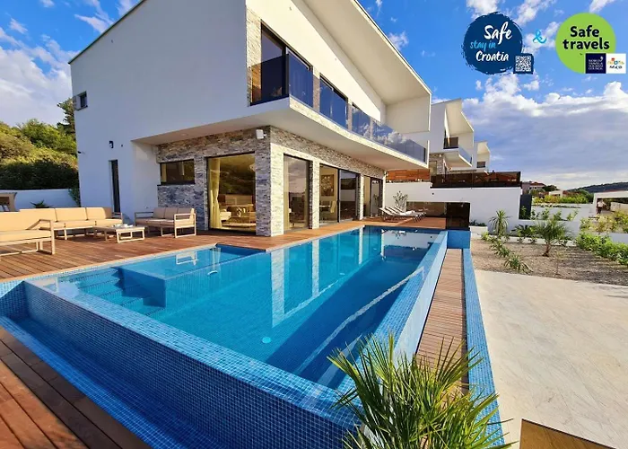 Villa Ramarin 1 With Heated Pool, Jacuzzi And Sauna By The Sea In Rogoznica