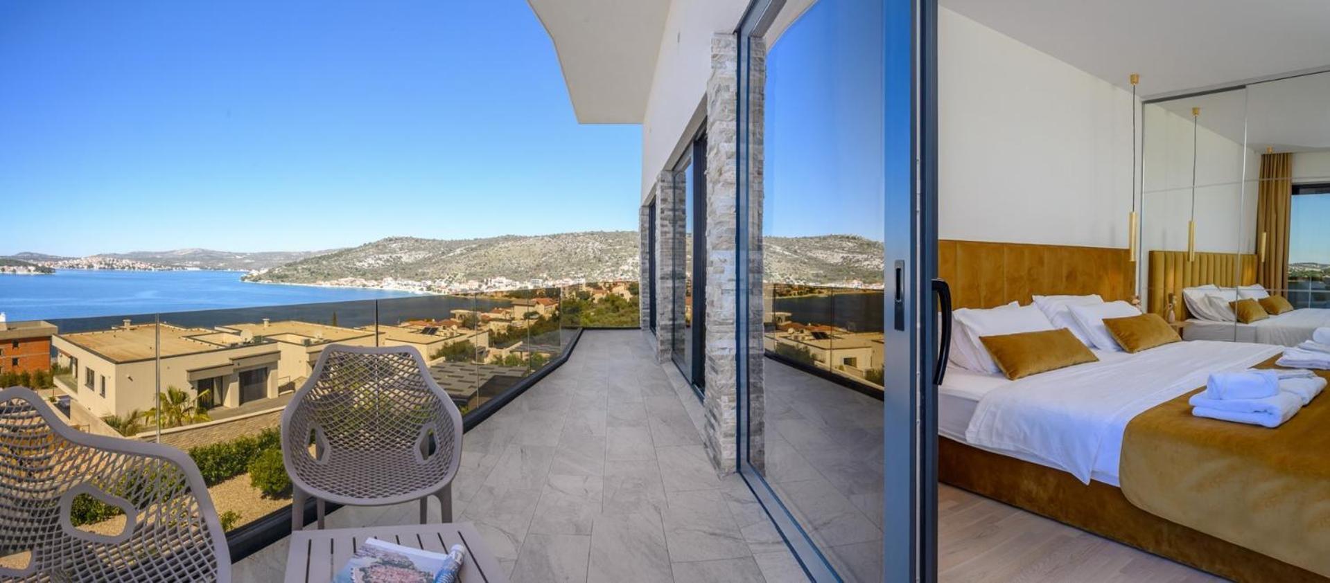 Ramarin 1 With Heated Pool, Jacuzzi And Sauna By The Sea In Rogoznica *