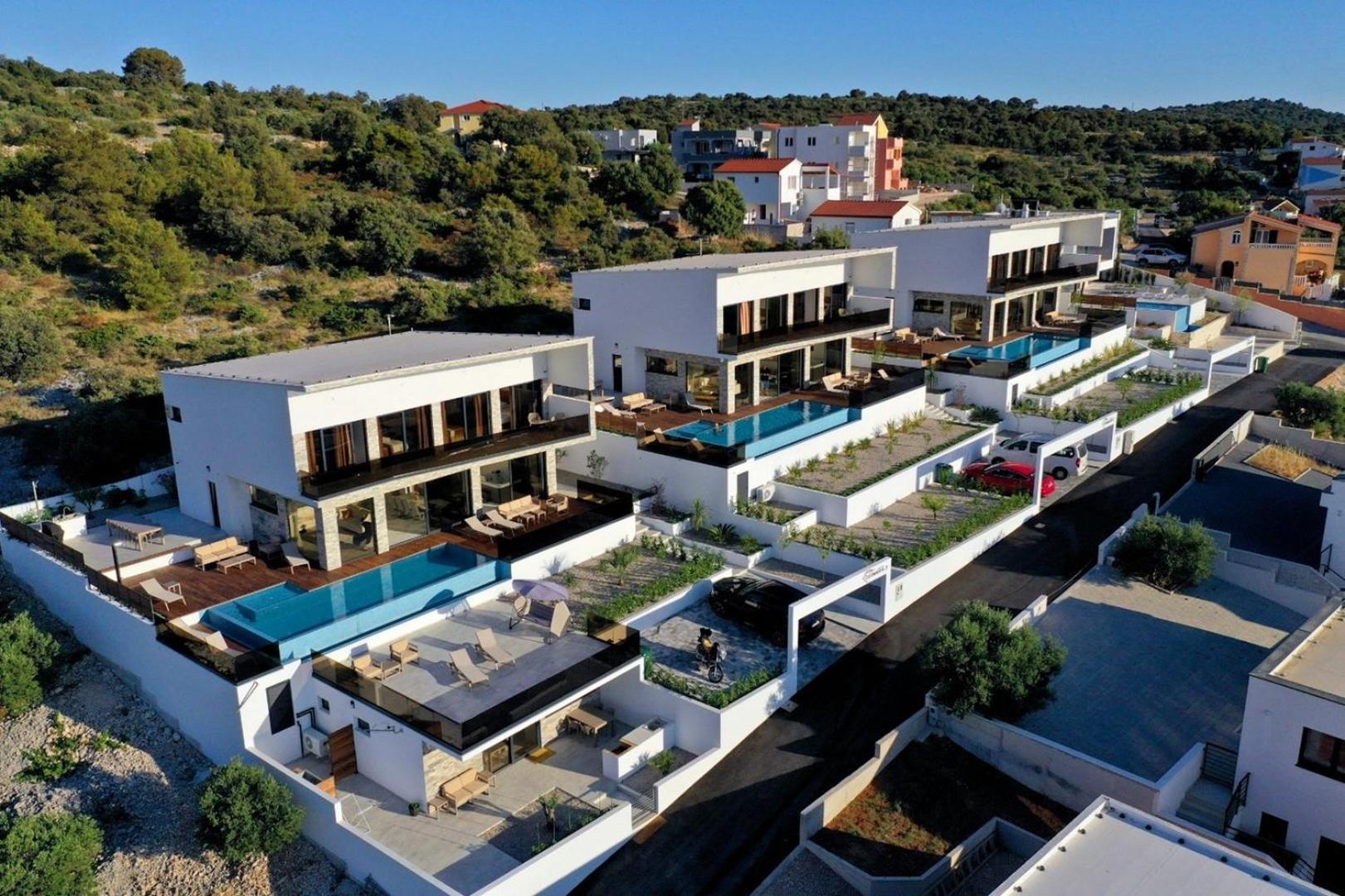 Ramarin 1 With Heated Pool, Jacuzzi And Sauna By The Sea In Rogoznica Villa *