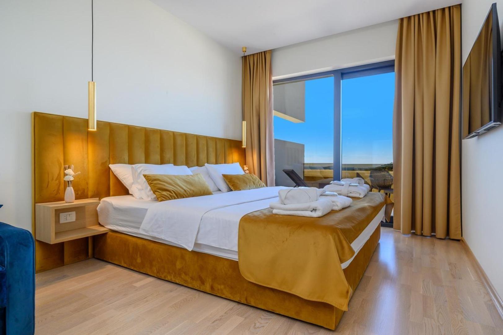 Ramarin 1 With Heated Pool, Jacuzzi And Sauna By The Sea In Rogoznica Villa