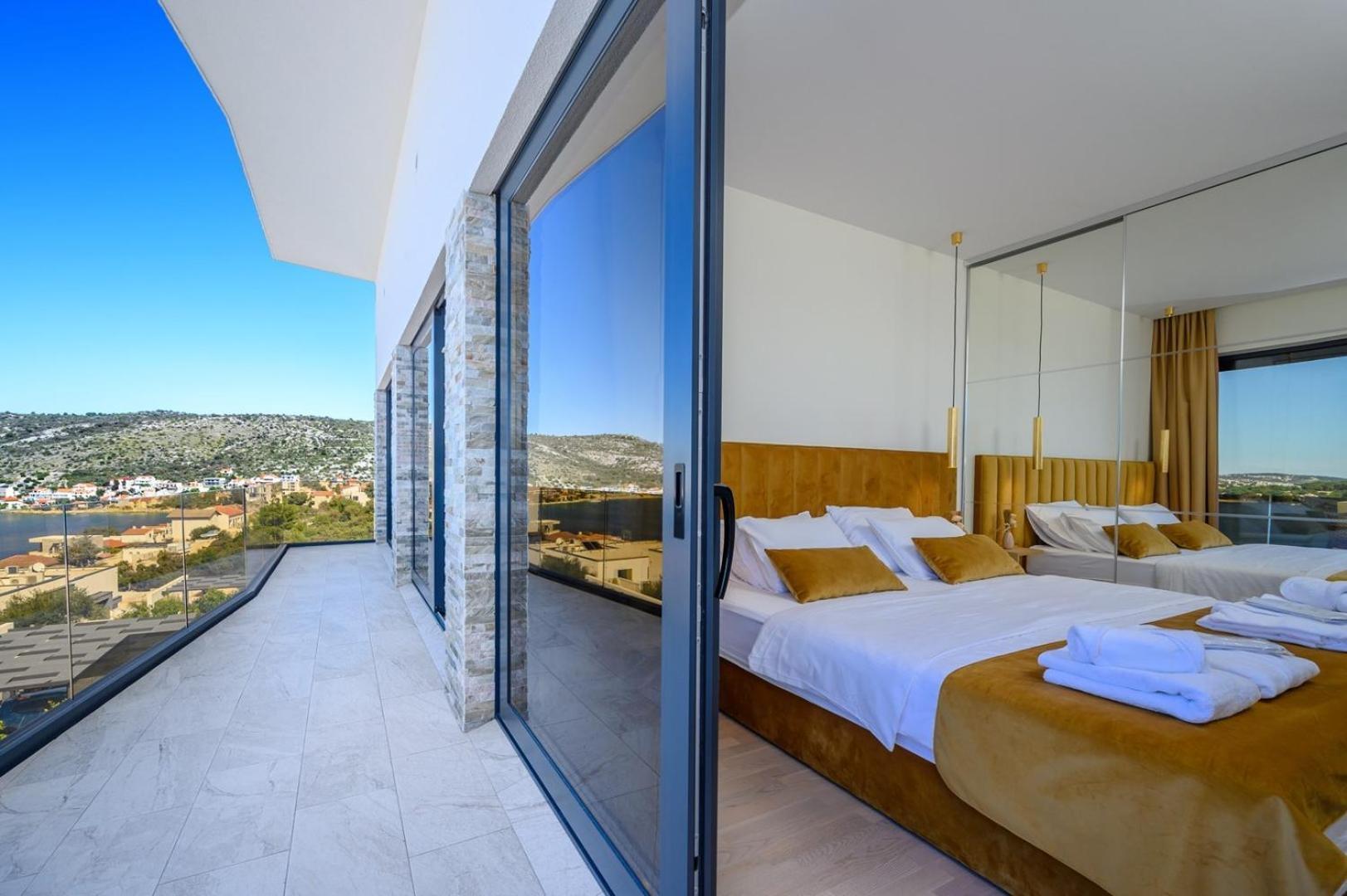 Villa Ramarin 1 With Heated Pool, Jacuzzi And Sauna By The Sea In Rogoznica