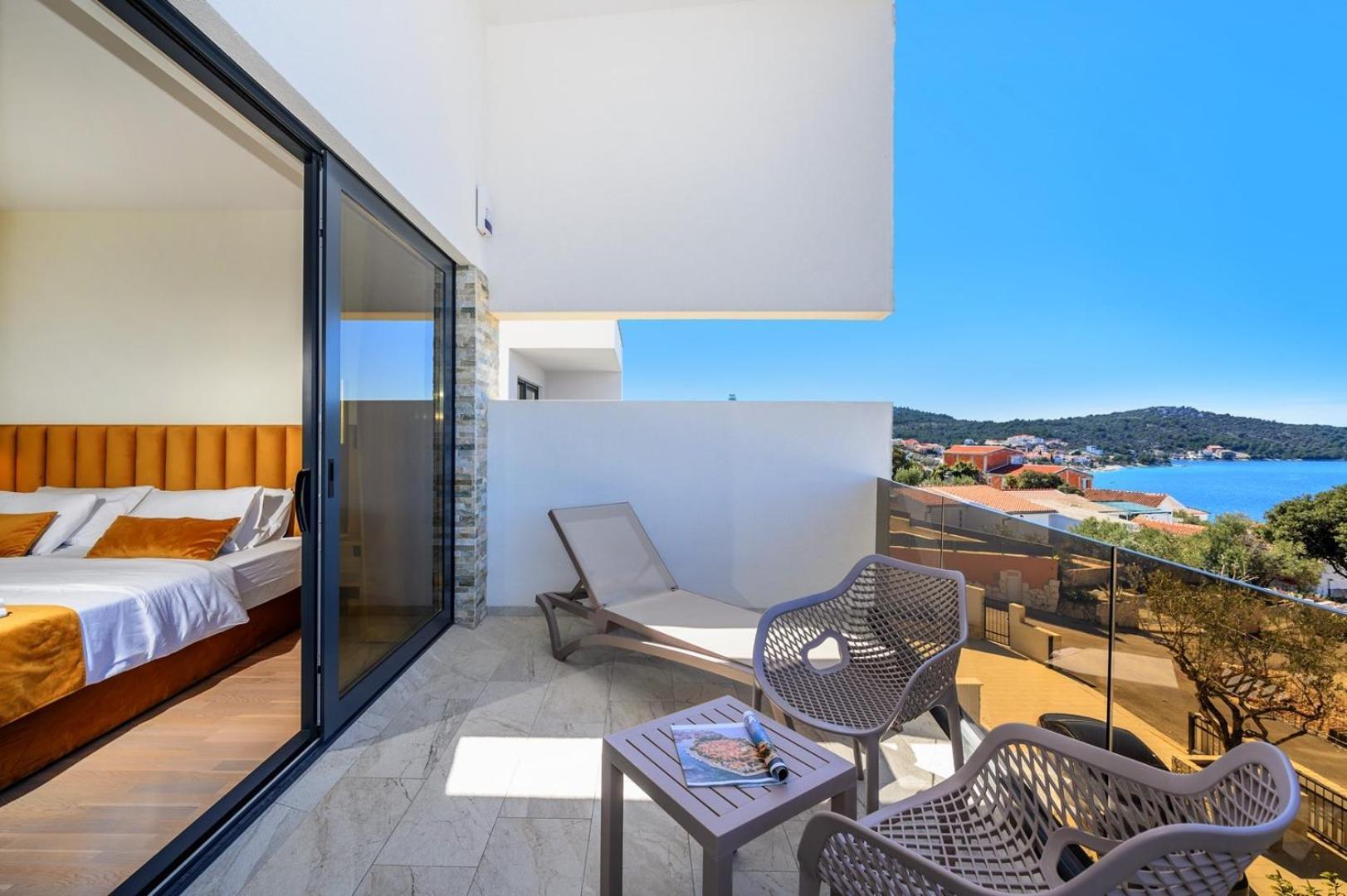 Ramarin 1 With Heated Pool, Jacuzzi And Sauna By The Sea In Rogoznica Villa *