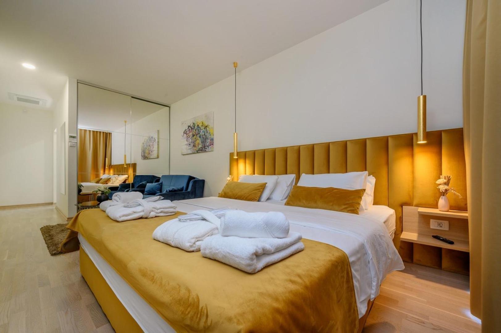 Ramarin 1 With Heated Pool, Jacuzzi And Sauna By The Sea In Rogoznica Villa *