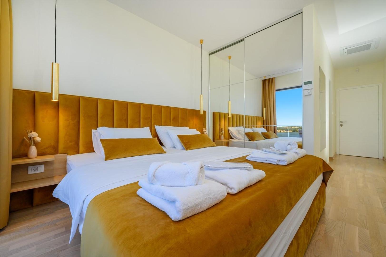 Ramarin 1 With Heated Pool, Jacuzzi And Sauna By The Sea In Rogoznica * Rogoznica (Sibenik-Knin)