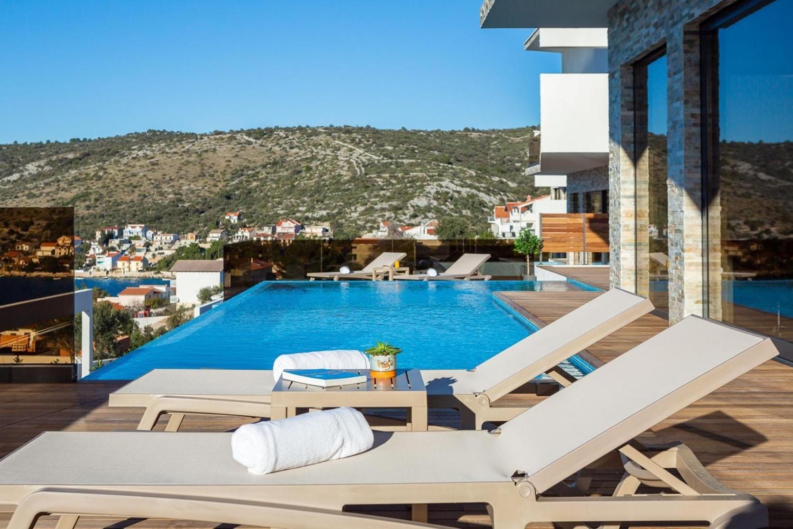 Ramarin 1 With Heated Pool, Jacuzzi And Sauna By The Sea In Rogoznica Villa